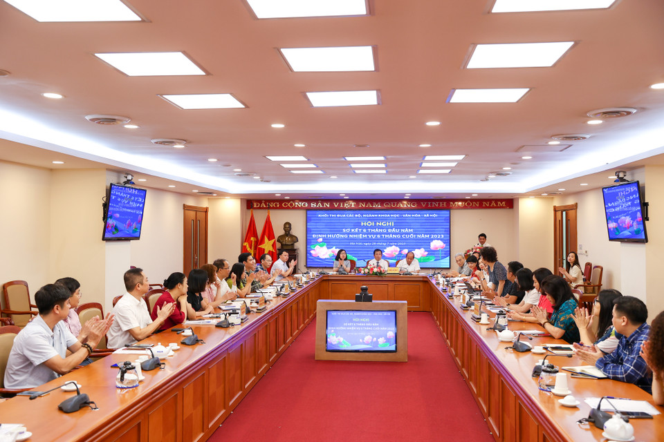 Sáng 28/7 tại trụ sở Thông tấn xã Việt Nam, Khối thi đua các bộ, ngành Khoa học - Văn hóa - Xã hội đã tổ chức Hội nghị Sơ kết công tác thi đua, khen thưởng 6 tháng đầu năm và định hướng nhiệm vụ 6 tháng cuối năm 2023. (Ảnh: Minh Sơn/Vietnam+)