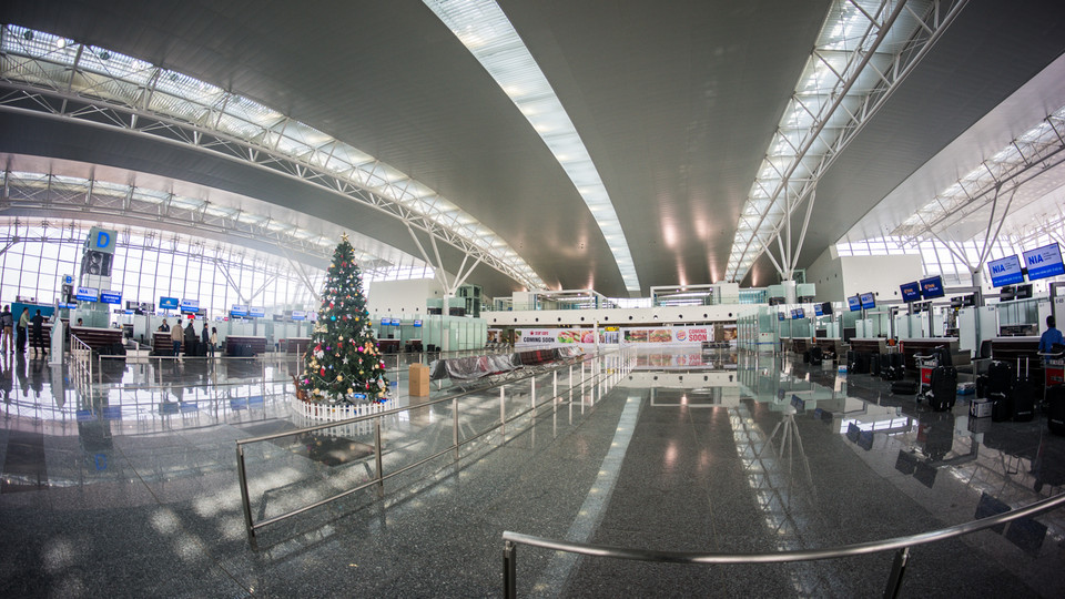 Ngày 31/12, toàn bộ chuyến bay quốc tế sẽ đến và đi sẽ được chuyển từ ga T1 sang, công suất khai thác dự kiến vào khoảng 10-15 triệu lượt khách. (Ảnh: Minh Sơn–Hoàng Long/Vietnam+) 