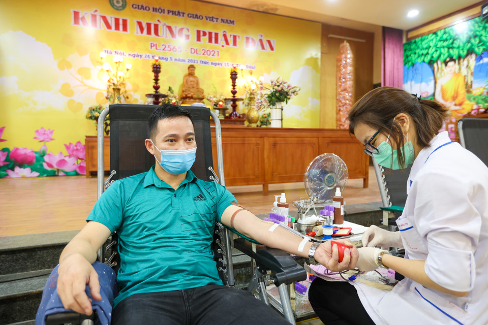 Hiện tại, tại Hà Nội có 4 điểm tiếp nhận máu, riêng Viện Huyết học Truyền máu Trung ương sẽ tiếp nhận người hiến máu 7 ngày trong tuần từ 7 giờ sáng đến 20 giờ tối. Ba điểm còn lại ở số 132 Quan Nhân, số 122 Đường Láng, số 26 Lương Ngọc Quyến sẽ diễn ra cả tuần từ 8 giờ đến 17 giờ. (Ảnh: Minh Sơn/Vietnam+)