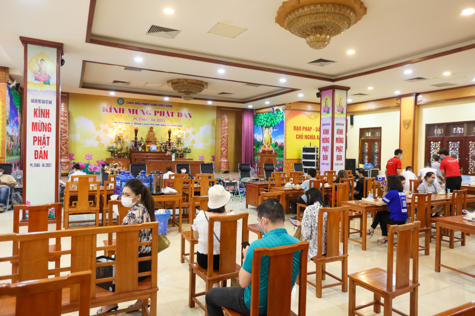 Hiện tổng lượng máu dự trữ tại Viện Huyết học Truyền máu trung ương chỉ còn khoảng 7.500 đơn vị máu, nếu không có các hoạt động hiến máu được tổ chức trong thời gian tới thì tình trạng khan hiếm máu đang ở mức báo động rất cao. (Ảnh: Minh Sơn/Vietnam+)