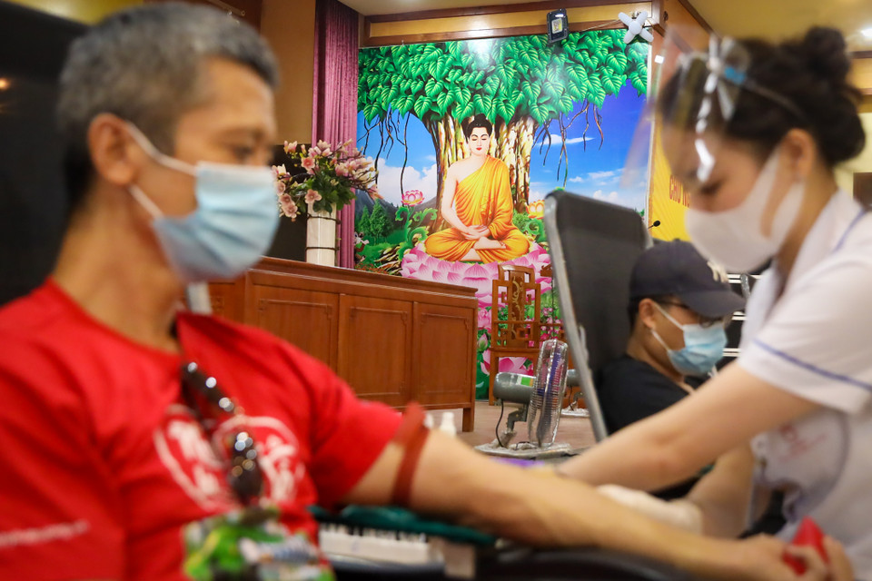 Anh Giang cũng chia sẻ, anh biết sự kiện được tổ chức tại chùa Quán Sứ, là một người theo đạo Phật đồng thời nhận thấy đây là một sự kiến ý nghĩa nên anh đã không ngần ngại đăng ký. (Ảnh: Minh Sơn/Vietnam+)