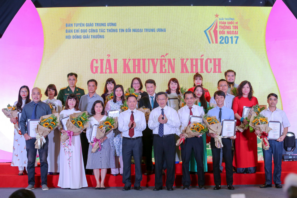 Lễ trao Giải thưởng toàn quốc về thông tin đối ngoại (năm 2017) đã diễn ra chiều 14/6 tại Trung tâm Thông tấn Quốc gia (số 5 Lý Thường Kiệt, Hà Nội).(Ảnh: Minh Sơn/Vietnam+)