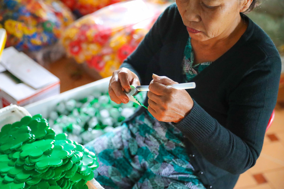 Bà Phan Thị Thanh cho biết, gia đình bà đã theo nghề này rất lâu. (Ảnh: PV/Vietnam+)