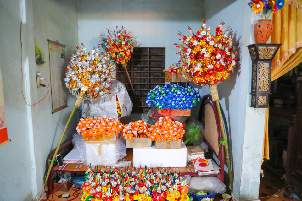 Hoa giấy không chỉ mang ý nghĩa thờ cúng, mà giờ đây hoa giấy Thanh Tiên còn mang trong mình giá trị thẩm mĩ, văn hóa. (Ảnh: PV/Vietnam+)