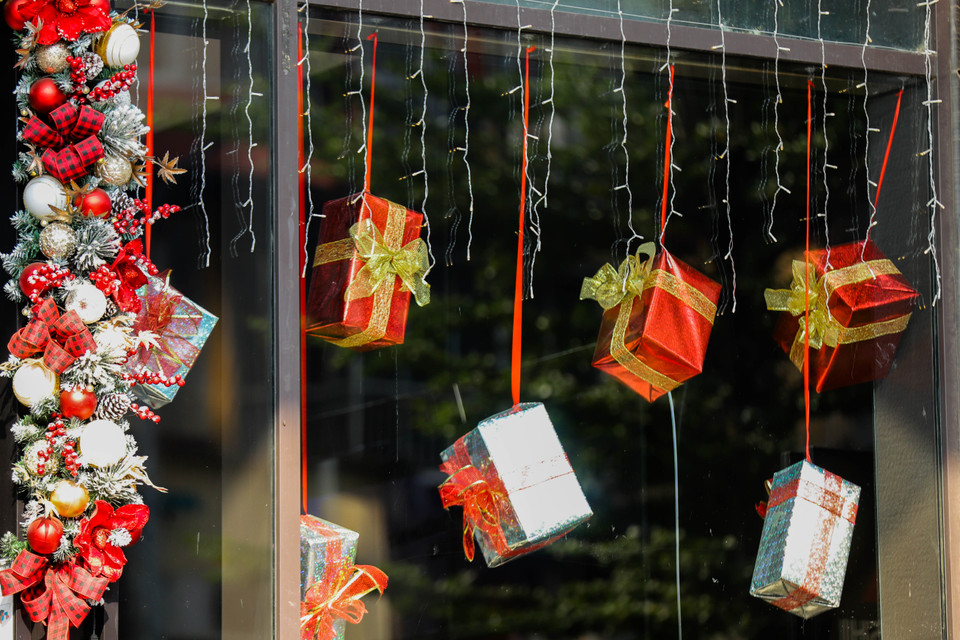 Mỗi nơi có phong cách trang trí khác nhau nhưng đều mang những nét đặc trưng của mùa Noel. (Ảnh: Hoài Nam/Vietnam+)