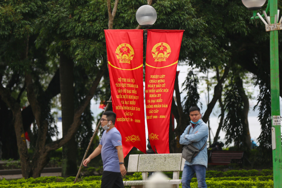 Bầu cử Hội đồng Nhân dân các cấp là nơi để cử tri phát huy quyền làm chủ của mình, lựa chọn bầu ra những người tiêu biểu, xứng đáng đại diện cho ý chí, nguyện vọng và quyền làm chủ của nhân dân trong Quốc hội và Hội đồng nhân dân các cấp nhiệm kỳ mới... (Ảnh Minh Sơn/Vietnam+)