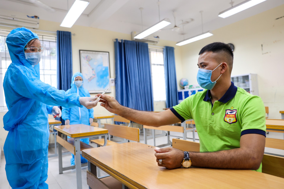 Nếu thí sinh có yếu tố dịch tễ liên quan đến COVID-19 sẽ được đưa đi cách ly theo quy định. Đồng thời điểm thi sẽ tiến hành khử khuẩn những nơi thí sinh đã tiếp xúc. (Ảnh: Minh Sơn/Vietnam+)