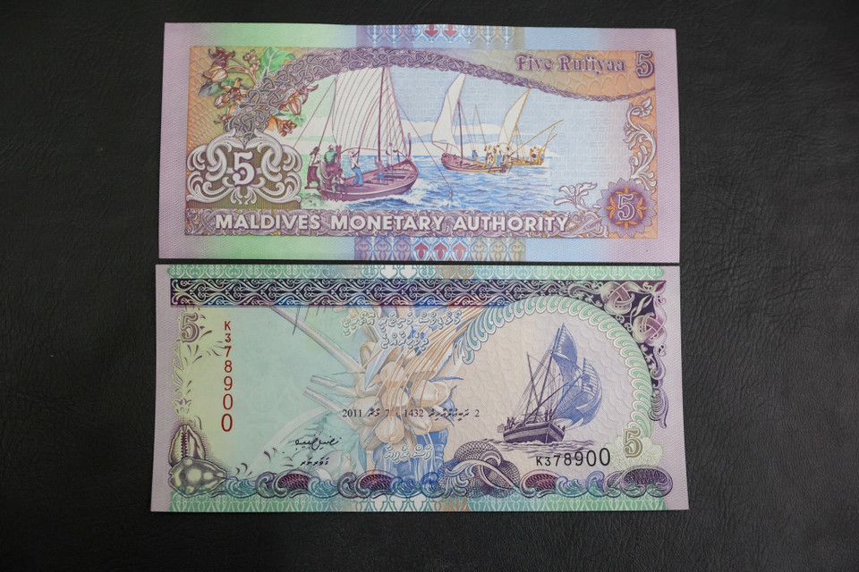 Tờ tiền được mệnh danh là 'thuận buồm xuôi gió' này được cho là một trong những tờ tiền may mắn. Bên cạnh đó tờ tiền mang mệnh giá 5 rufiyaa của Maldives này luôn nằm trong Top tiền đẹp nhất thế giới bởi những họa tiết bắt mắt và độc đáo. (Ảnh: Minh Sơn/Vietnam+)