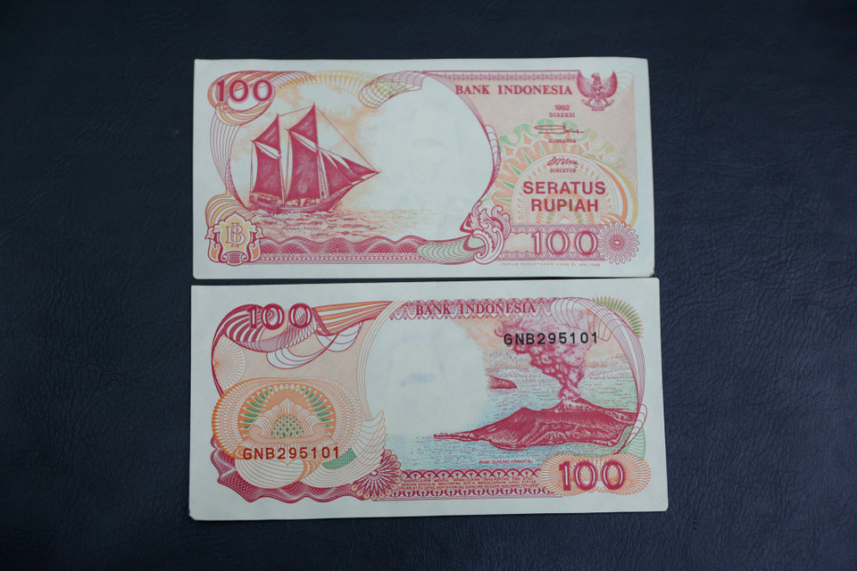 Ngoài tiền hình con hổ, anh Hùng cho biết nhiều người cũng chọn các loại tiền nước ngoài để lì xì với ý nghĩa đặc biệt. Tờ 100 rupi của Indonesia có hình cánh buồm thể hiện lời chúc cả năm thuận buồm xuôi gió. (Ảnh: Minh Sơn/Vietnam+)