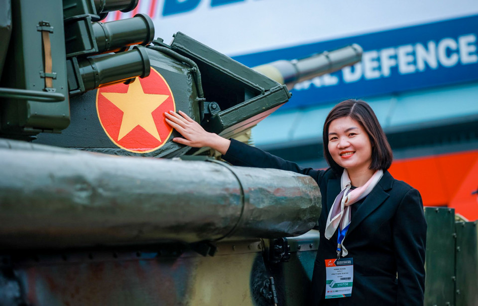 T-90SK là một trong những phiên bản hiện đại nhất của dòng xe tăng T-90 nổi tiếng. T-90SK có thể bắn nhiều loại đạn như thanh xuyên động năng ổn định bằng cánh đuôi (APFSDS), nổ lõm xuyên giáp (HEAT) và tên lửa dẫn đường. (Ảnh: Vietnam+)