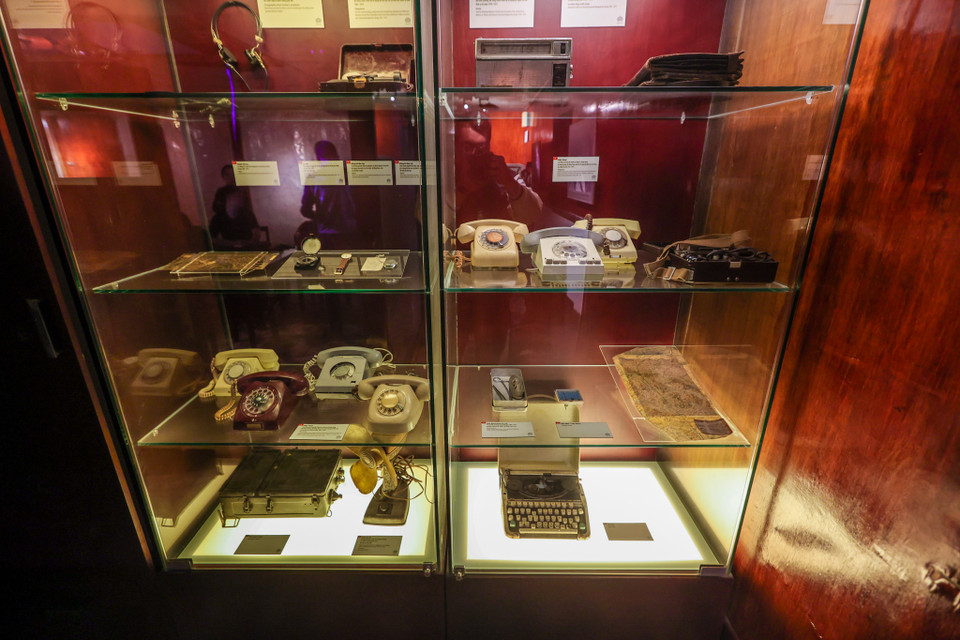 Tới tham quan, du khách có thể trực tiếp xem những hiện vật lịch sử, những chứng nhân của một thời huy hoàng kháng chiến chống Mỹ cứu nước. (Ảnh: Minh Sơn/Vietnam+)