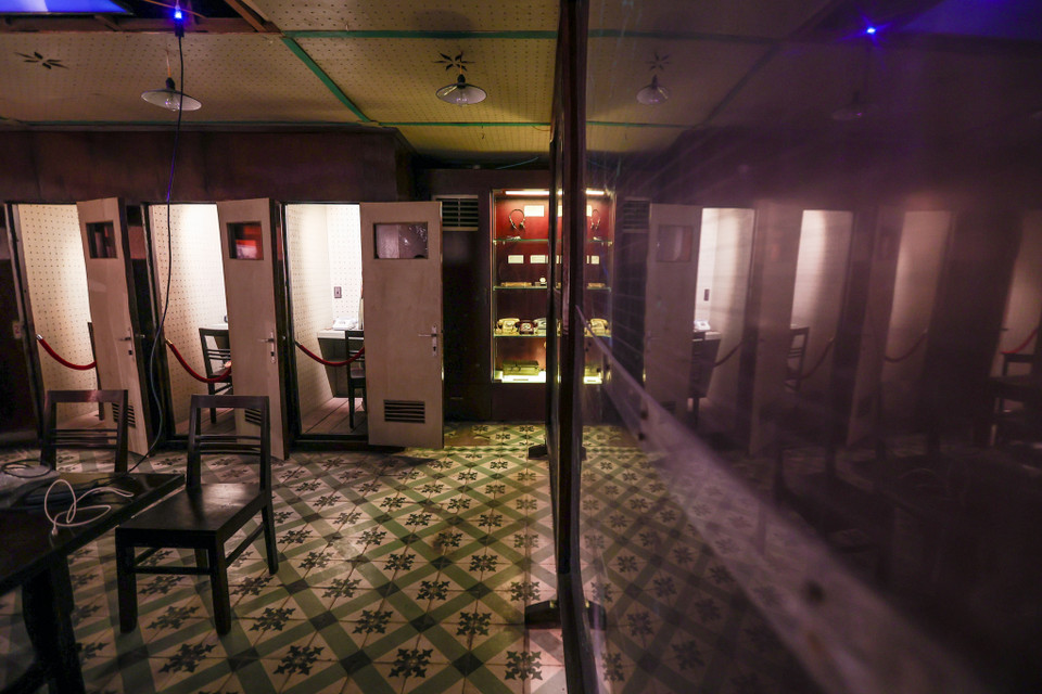 Đặc biệt, trong 12 ngày đêm cuối năm 1972, Hầm chỉ huy Tác chiến T1 cùng một lúc thực hiện 3 nhiệm vụ lớn: Chỉ huy bắn rơi nhiều máy bay Mỹ; đảm bảo giao thông chi viện cho miền Nam; tổ chức báo động phòng không nhân dân. (Ảnh: Minh Sơn/Vietnam+)