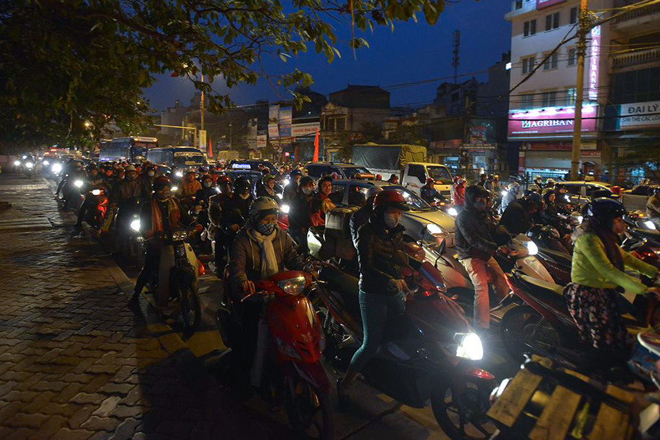 Các tuyến đường huyết mạch tại Thủ đô ách tắc kéo dài hàng giờ đồng hồ. (Ảnh: Minh Sơn/Vietnam+)