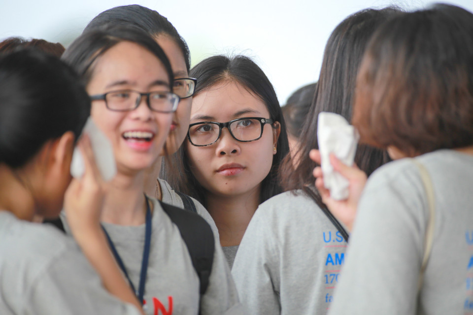 Tất cả đều chung một tâm trạng háo hức mong chờ. (Ảnh: PV/Vietnam+)