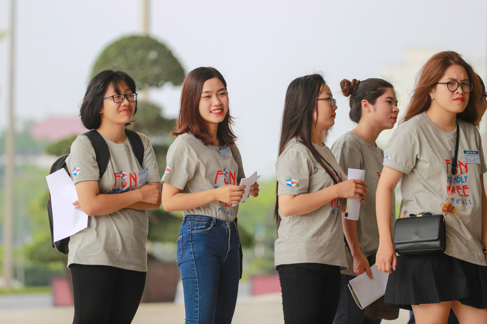 Học sinh, sinh viên đa số đến từ các trường Chuyên ngoại ngữ, Trung học phổ thông Chuyên Hà Nội – Amsterdam, Ngoại thương. (Ảnh: PV/Vietnam+)