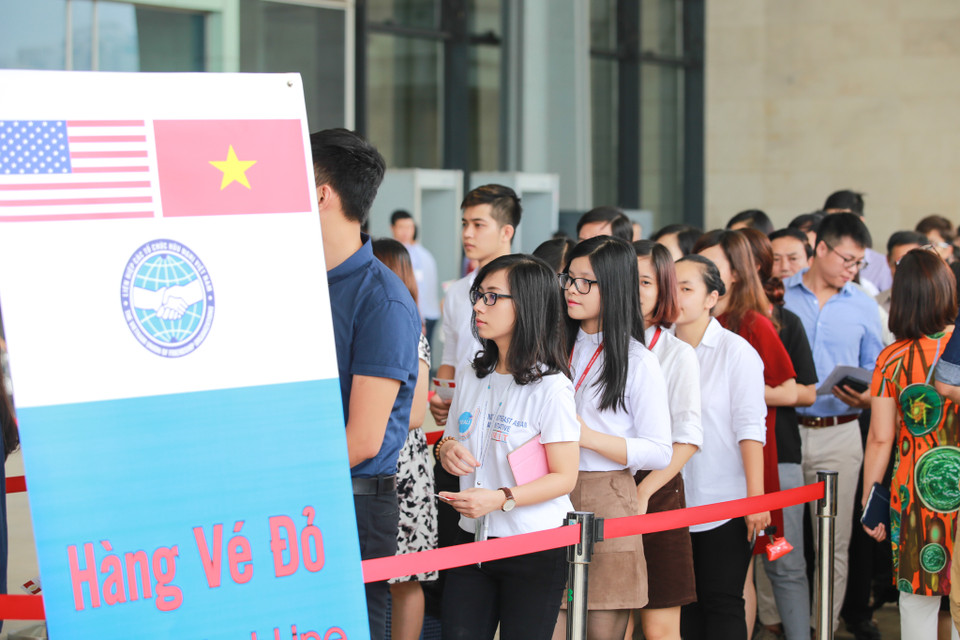 Theo lịch làm việc của ông Obama, sau bài phát biểu trước các thế hệ thanh niên Việt Nam, ông sẽ bay thẳng vào Thành phố Hồ Chí Minh tiếp tục chuyến công du Việt Nam. (Ảnh: PV/Vietnam+)