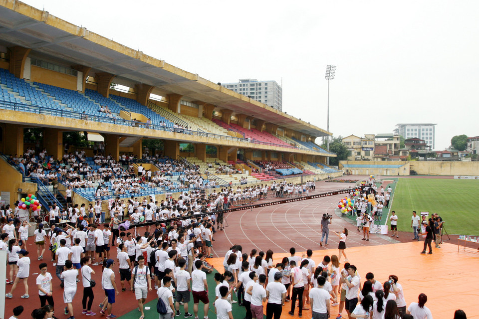 Dù trời có mưa nhưng không ảnh hưởng nhiều đến chương trình. (Ảnh: Doãn Đức/Vietnam+)