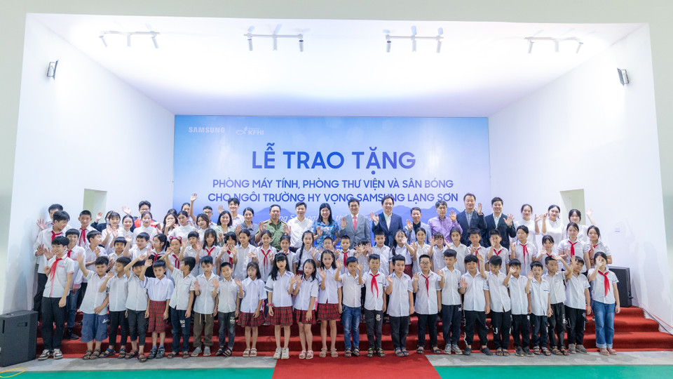 Trước đó, năm 2019 Samsung cũng đã trao tặng phòng học STEM cho Ngôi trường Hy vọng Bắc Ninh và Thái Nguyên; trao tặng phòng máy tính và thư viện cho Ngôi trường Hy vọng Samsung Bắc Giang năm 2022. (Ảnh: Minh Sơn/Vietnam+)