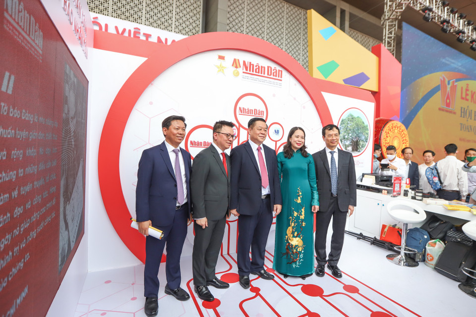 Ban tổ chức sẽ trao các Giải: 'Bìa báo Tết ấn tượng,' 'Giao diện báo điện tử ấn tượng,' 'Chương trình phát thanh, chương trình truyền hình ấn tượng.' (Ảnh: Minh Sơn/Vietnam+)