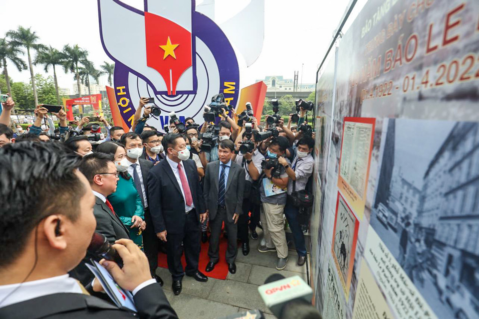 Hội Báo toàn quốc có 106 gian trưng bày gồm 49 đơn vị báo chí của trung ương và bộ ngành cùng 57 đơn vị địa phương. (Ảnh: Minh Sơn/Vietnam+)