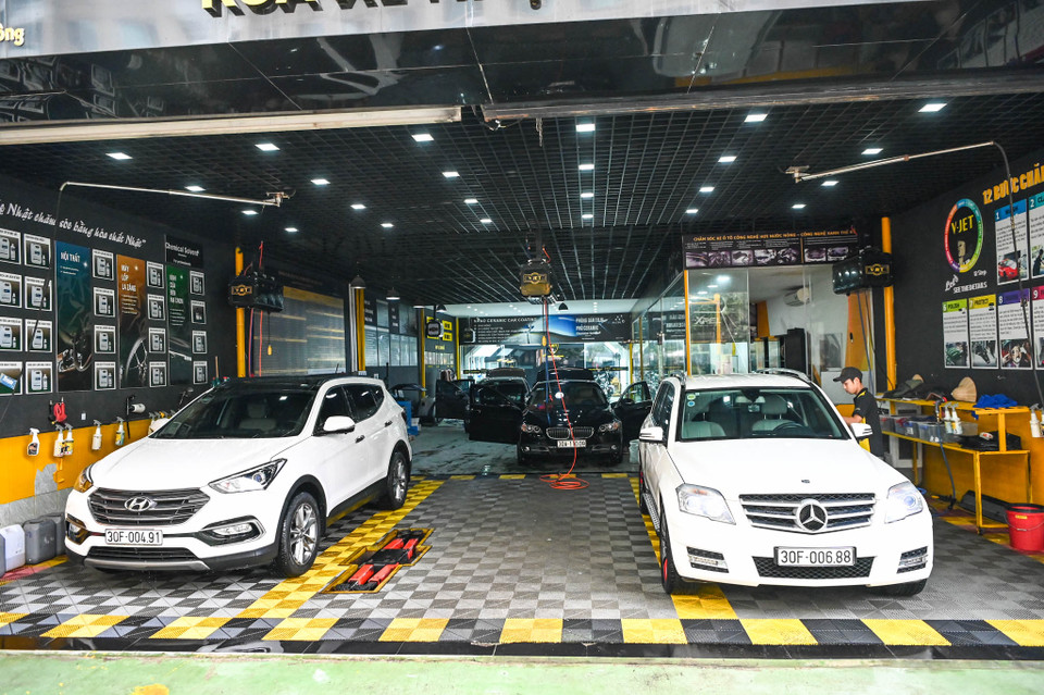 Theo một số người có kinh nghiệm, nếu có nhu cầu chăm sóc, bảo dưỡng, xe vào thời điểm này thì không nên mang xe quá muộn. (Ảnh: Minh Sơn/Vietnam+)