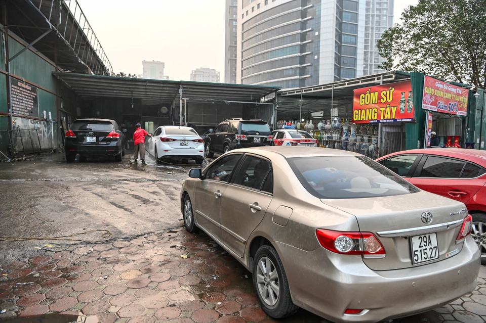 Vì khi tiếp nhận một lượng lớn khách hàng, các cửa hàng chăm sóc xe sẽ không đảm bảo được chất lượng tốt nhất. (Ảnh: Minh Sơn/Vietnam+)