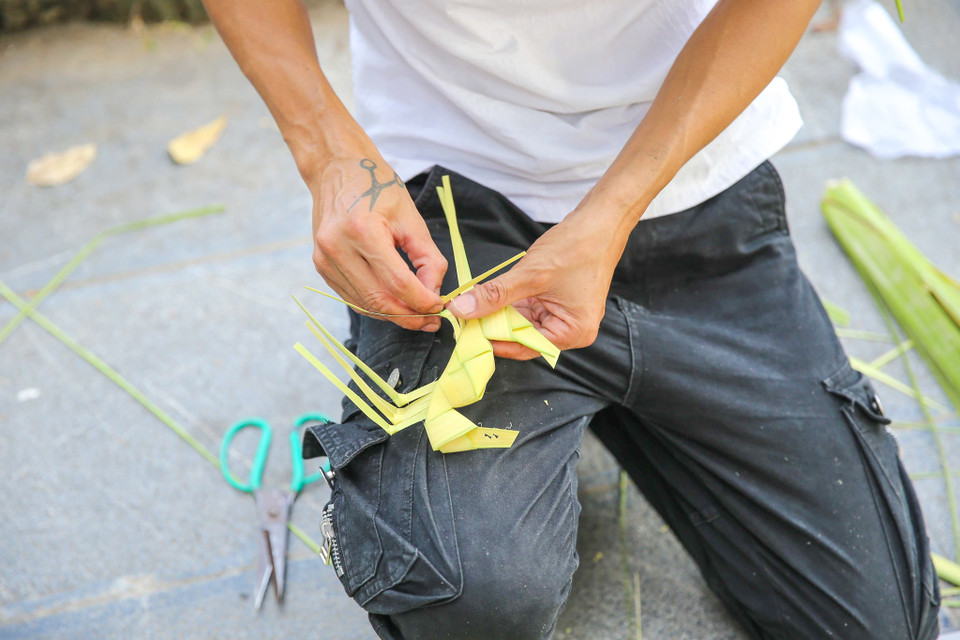 Nhiều sản phẩm để hoàn thành được cũng rất công phu. (Ảnh: Vietnam+)