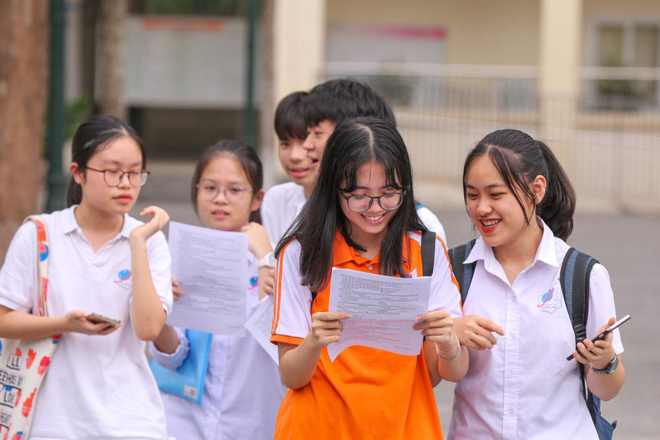 Năm 2019 là năm đầu tiên Hà Nội tổ chức tuyển sinh vào lớp 10 theo hình thức thi tuyển hoàn toàn, thay vì thi tuyển kết hợp xét tuyển điểm học bạ trung học cơ sở như các năm trước. (Ảnh: Minh Sơn/Vietnam+)