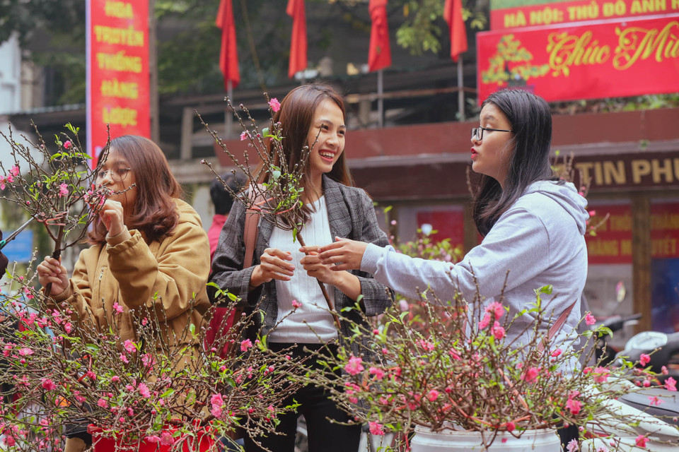 Họ tìm thấy giữa những hối hả, tấp nập là khoảng lặng, sự bình yên mà không phải phiên chợ nào cũng có. (Ảnh: Minh Sơn/Vietnam+)