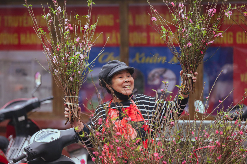 Điểm đặc biệt của Chợ hoa Tết truyền thống là chỉ họp một lần duy nhất trong năm, bắt đầu từ ngày 15 đến ngày 30 tháng Chạp. (Ảnh: Minh Sơn/Vietnam+)