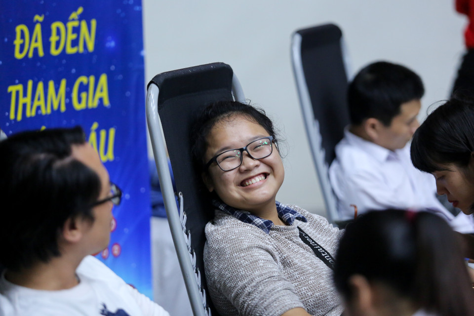 Người tham gia hiến máu đủ mọi lứa tuổi, địa phương. (Ảnh: Minh Sơn/Vietnam+)