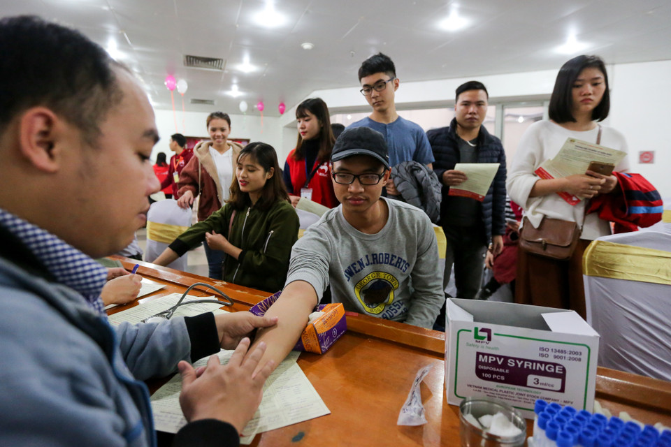 Nhóm máu O là nhóm máu có tỷ lệ cao trong cộng đồng, khoảng 45% dân số Việt Nam thuộc nhóm máu này. Chính vì vậy, nhu cầu sử dụng máu cũng cao hơn các nhóm máu khác. Nhóm máu O là nhóm có thể truyền thay thế được cho tất cả các nhóm máu khác. (Ảnh: Minh Sơn/Vietnam+)