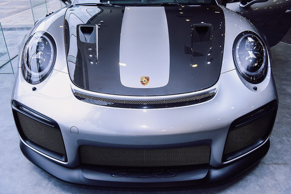Porsche 911 GT2 RS được phát triển dựa trên nền tảng chiếc 911 Turbo S với khối động cơ 3.8 L tăng áp kép sản sinh công suất cực đại 690 mã lực và mômen xoắn 750 Nm. (Ảnh: PV/Vietnam+)