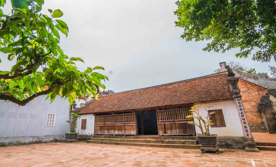 Chùa thiết kế theo lối 'nội thông ngoại bế' tạo vẻ u tịch, thanh vắng, linh thiêng. (Ảnh: Tùng Lâm-Ngọc Sơn/Vietnam+)