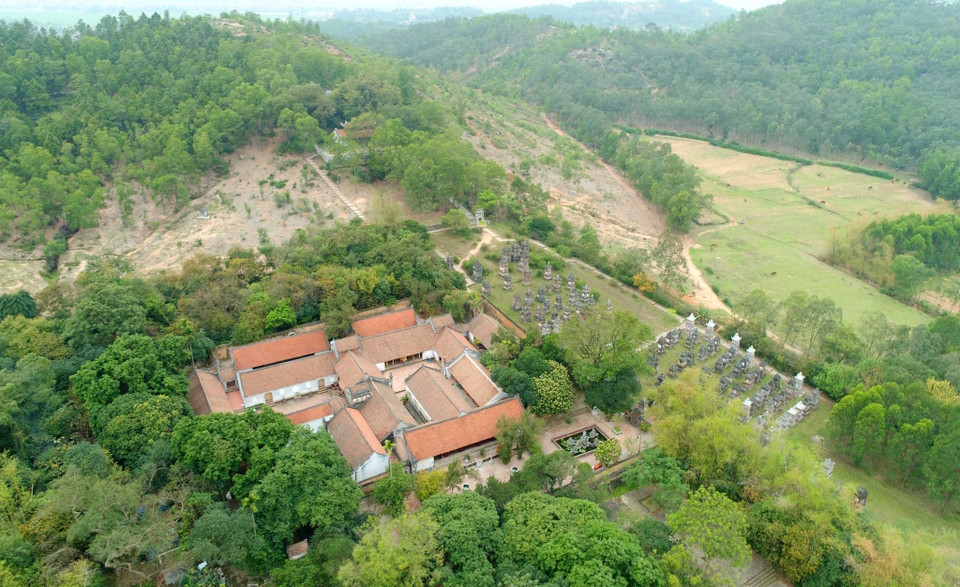 Trải qua dấu vết của thời gian, có thể nói Chùa Bổ Đà là một trong những nơi hiếm hoi còn giữ nguyên bản nét kiến trúc Việt cổ. (Ảnh: Tùng Lâm-Ngọc Sơn/Vietnam+)