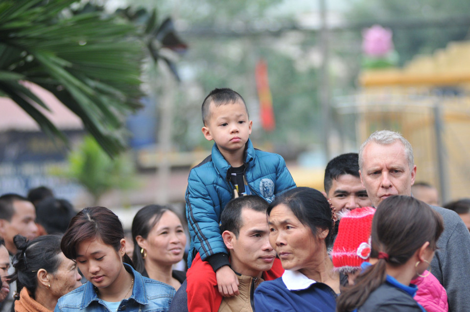 Tương truyền Đinh Thiên Tích - vị tướng có công đánh đuổi giặc Ân thời Hùng Vương thứ 6 đã đã lập và dạy người dân nơi đây làm nông nghiệp, chăn gia súc, xây nhà, dệt vải…(Ảnh: PV/Vietnam+)