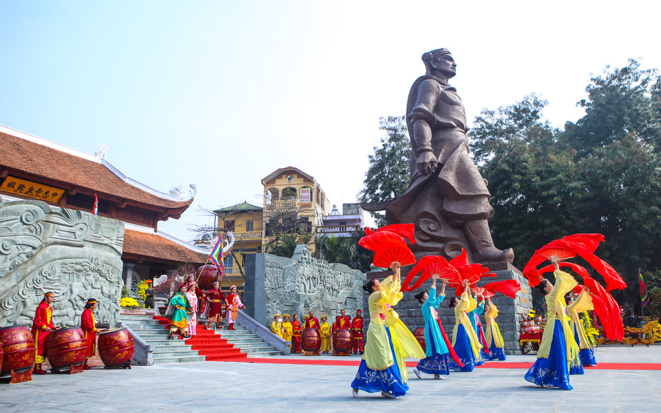 Lễ hội Gò Đống Đa diễn ra sáng 12/2 (mùng 5 Tết). Đây là một trong những lễ hội truyền thống có quy mô lớn trong khu vực nội thành Hà Nội. (Ảnh: Minh Sơn/Vietnam+)