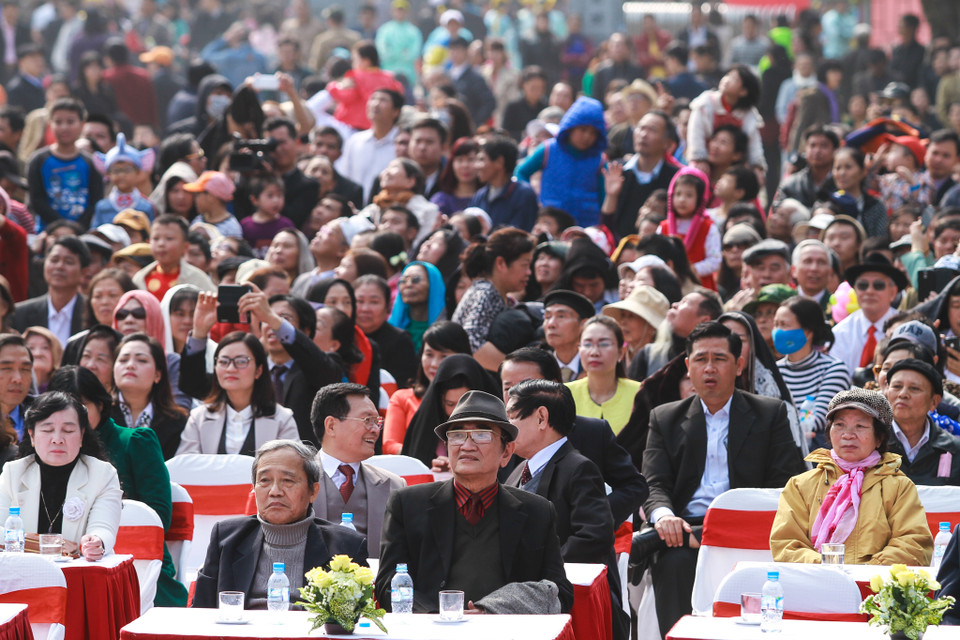 Hàng ngàn người dân Thủ đô đã hòa mình vào tiếng trống khai hội hội kỷ niệm 227 năm chiến thắng Ngọc Hồi - Đống Đa. (Ảnh: Minh Sơn/Vietnam+)