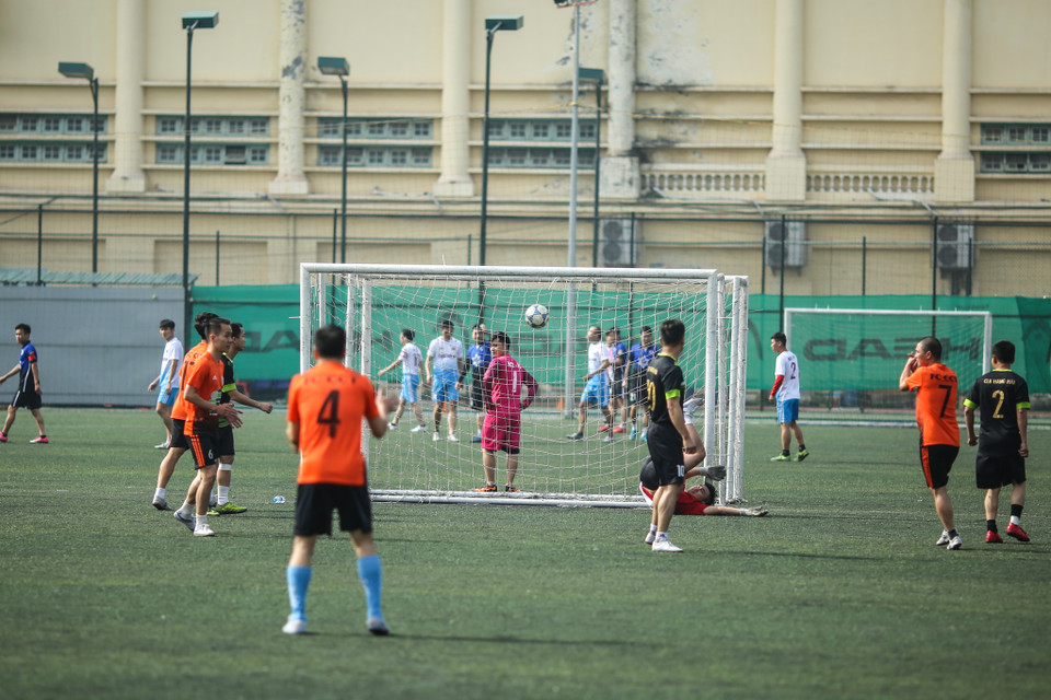 Tuy là giải bóng đá phong trào nhưng chất lượng chuyên môn các trận đấu khá cao. (Ảnh: Minh Sơn/Vietnam+)