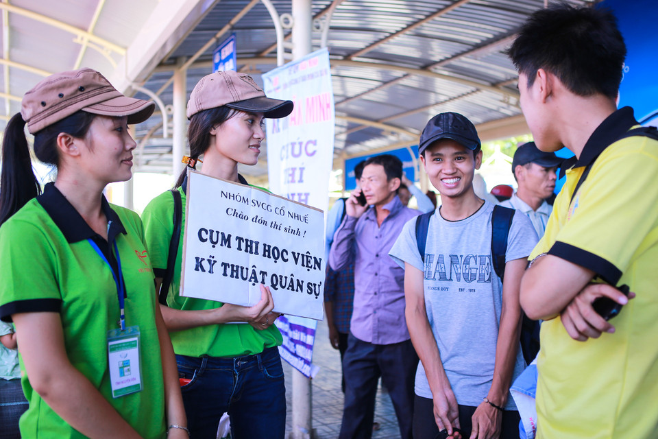 Đa số các thí sinh đến từ các tỉnh Hòa Bình, Nam Định, Hà Nam, Bắc Ninh,… (Ảnh: Minh Sơn/Vietnam+)