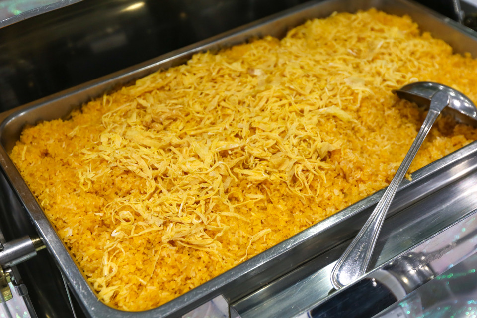 Khu nhà ăn luôn trong trạng thái sẵn sàng phục vụ hàng ngàn phóng viên, nhà báo trong và ngoài nước đến thưởng thức. (Ảnh: Minh Sơn/Vietnam+)