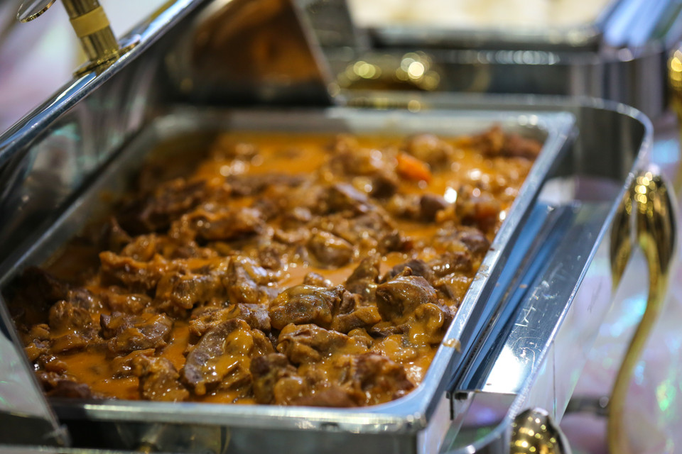 Các thực khách có thể lựa chọn món ăn mình ưa thích. (Ảnh: Minh Sơn/Vietnam+)