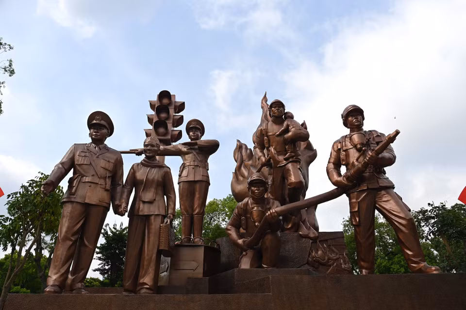 Sau hơn 1 năm nỗ lực triển khai, công trình tượng đài 'Công an nhân dân vì dân phục vụ; tại Hà Nội đã được hoàn thiện, thông qua nghiệm thu và chính thức đưa vào sử dụng. (Ảnh: PV/Vietnam+)