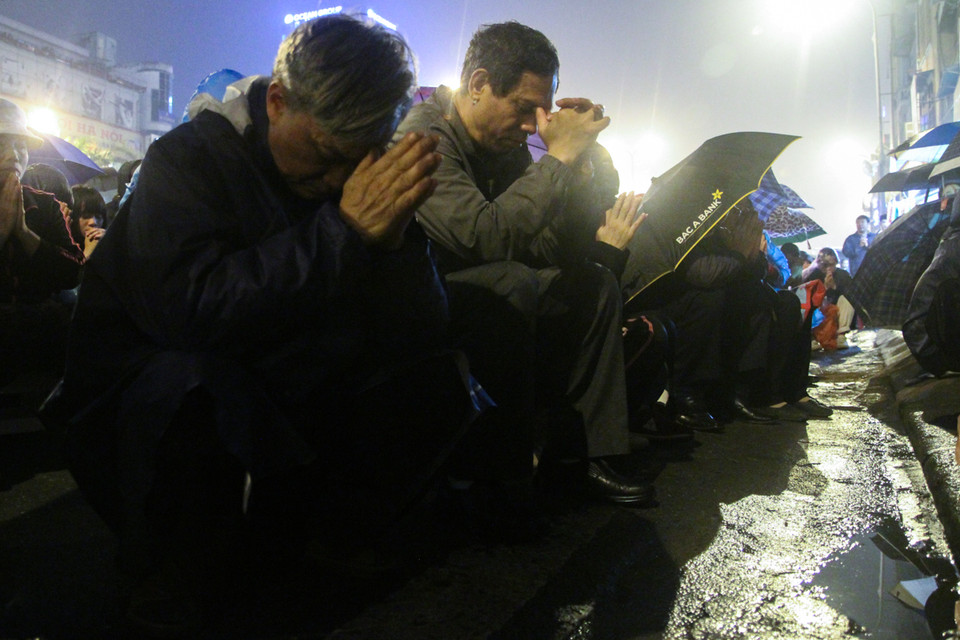 Do rằm tháng Giêng trùng với lễ giải sao Thái Bạch (giờ Dậu, ngày 15 âm lịch, theo quan niệm xưa), nên nhiều chùa như chùa Phúc Khánh kết hợp tổ chức lễ giải sao. (Ảnh: Minh Sơn/Vietnam+)