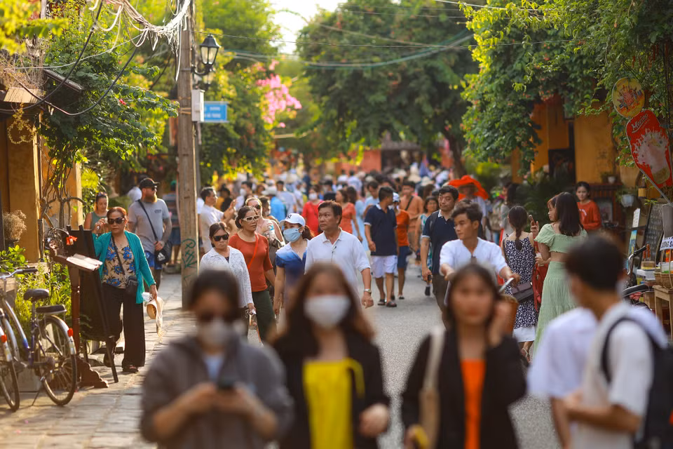 Khác với một số điểm du lịch trong nước, ở phố cổ Hội An không có cảnh ăn xin hay những người bán rong chèo kéo du khách. (Ảnh: Minh Sơn/Vietnam+)