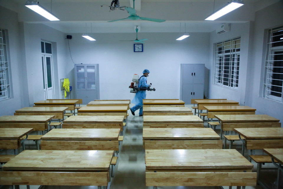 Việc phun khử trùng phải được thực hiện xong trong ngày thứ Bảy và Chủ Nhật đầu tháng 2/2020. (Ảnh: Minh Sơn/Vietnam+)