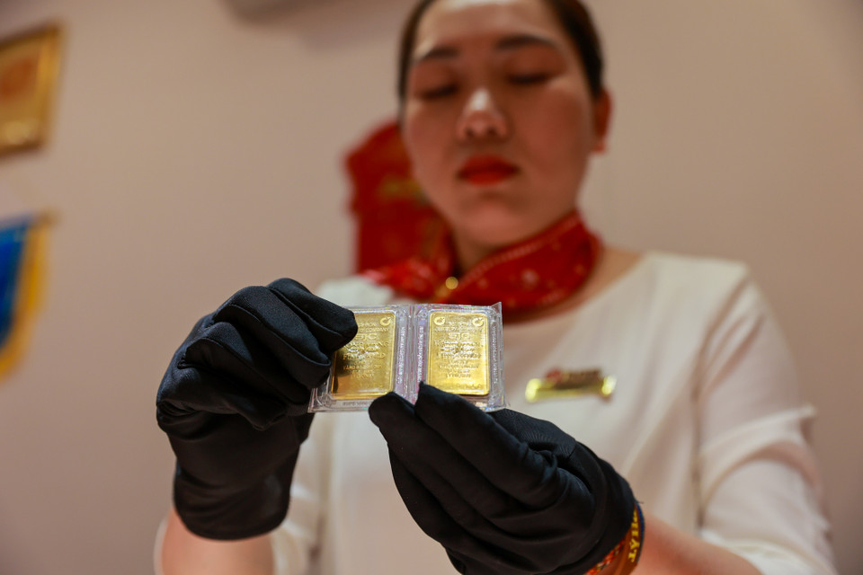 Giá vàng 9999 hôm nay được DOJI được niêm yết ở mức 75,75 triệu đồng/lượng mua vào và 78,35 triệu đồng/lượng bán ra. (Ảnh: Minh Sơn/Vietnam+)