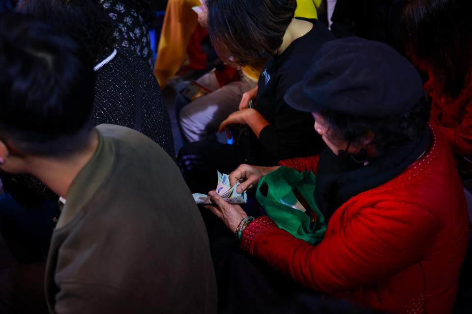 Năm nay, mùng 10 tháng Giêng vào ngày thứ Hai đầu tuần, các thương hiệu vàng lớn tận dụng 2 ngày cuối tuần là thứ Bảy, Chủ nhật tung ra hàng loạt các sự kiện, ưu đãi hấp dẫn để thu hút người tiêu dùng. (Ảnh: Minh Sơn/Vietnam+)