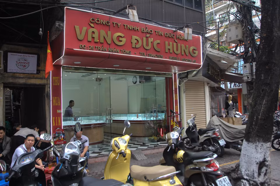 Một tiệm vàng khác cũng trong tình trạng ế ẩm không kém. (Ảnh: Minh Sơn/Vietnam+)