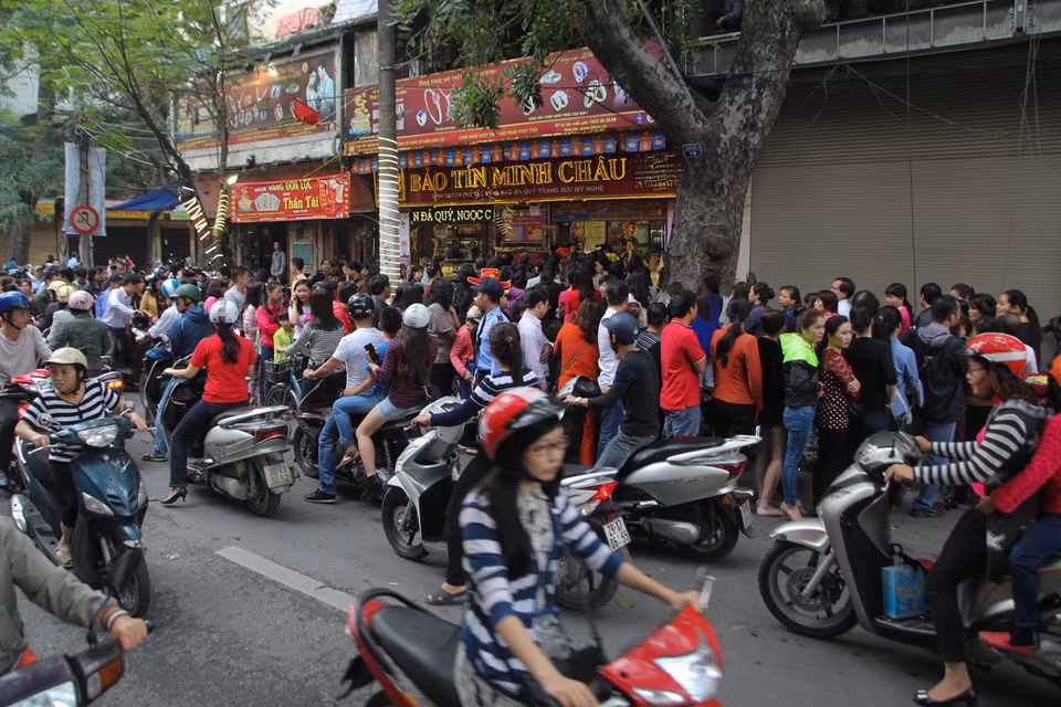 Đường phố luôn xảy ra tình trạng tắc nghẽn. (Ảnh: Minh Sơn/Vietnam+)